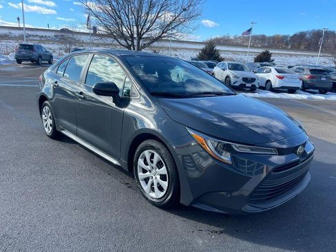Used 2025 Toyota Corolla LE image 2