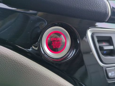 Used 2020 Honda Pilot Touring image 32