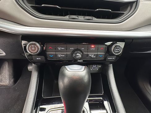 Used 2025 Jeep Compass Limited AWD/4WD image 19
