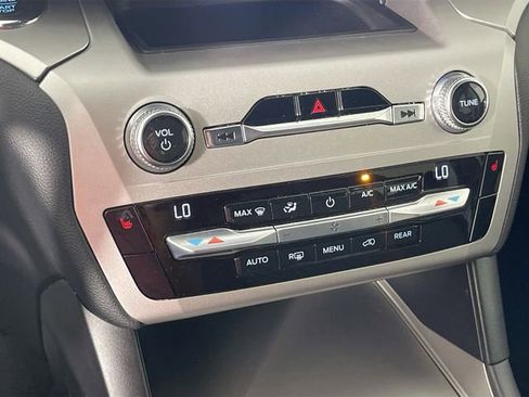 Used 2021 Ford Explorer XLT RWD image 16