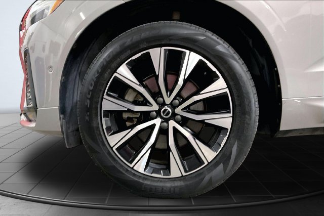 Used 2024 Volvo XC60 B5 Plus w/ Protection Package Premier AWD/4WD image 12