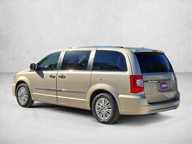 Used 2013 Chrysler Town & Country Limited w/ Luxury Group FWD image 8