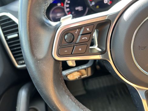 Used 2021 Porsche Cayenne AWD/4WD image 19