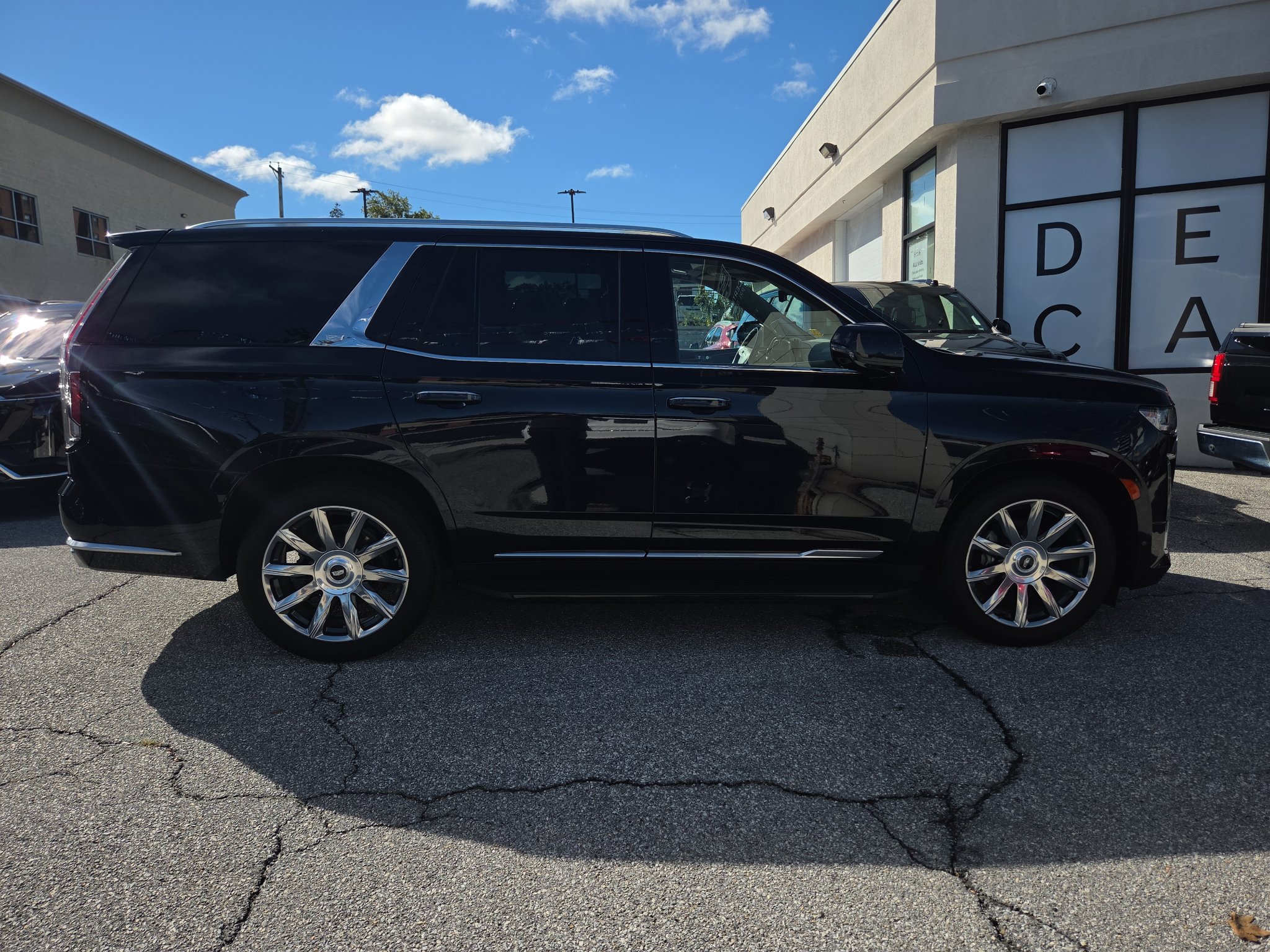 Used 2023 Cadillac Escalade Premium Luxury Platinum AWD/4WD image 3