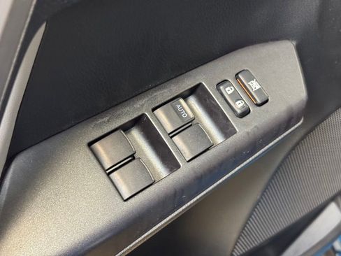 Used 2018 Toyota RAV4 XLE AWD/4WD image 11