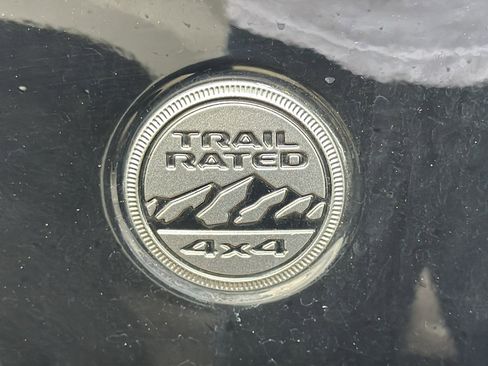 Certified 2023 Jeep Gladiator Overland AWD/4WD image 8