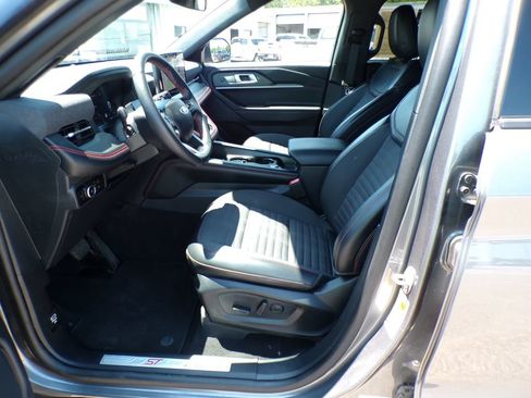 Used 2025 Ford Explorer ST-Line AWD/4WD image 12