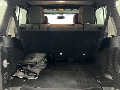 Used 2017 Jeep Wrangler Unlimited Sahara w/ Connectivity Group image 19