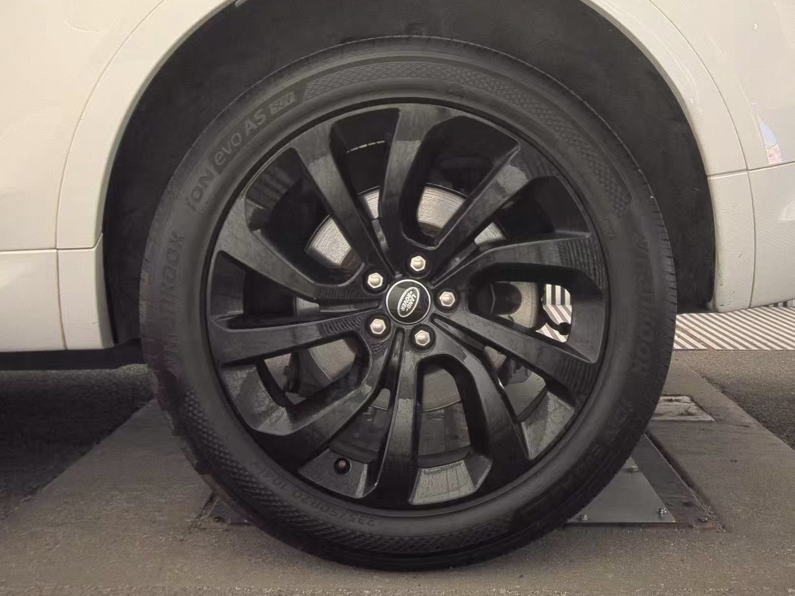 Used 2023 Land Rover Discovery Sport S R-Dynamic AWD/4WD image 8