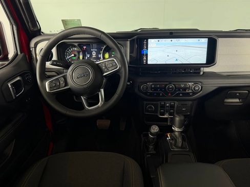 Used 2025 Jeep Wrangler Unlimited Sahara AWD/4WD image 40