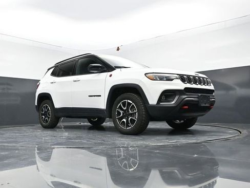 Used 2025 Jeep Compass Trailhawk w/ Trailer Tow Group image 48