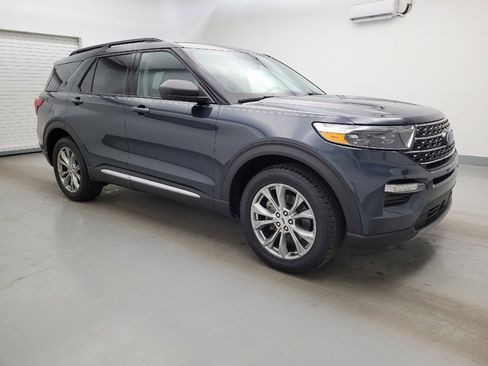 Used 2022 Ford Explorer XLT w/ Equipment Group 202A AWD/4WD image 11