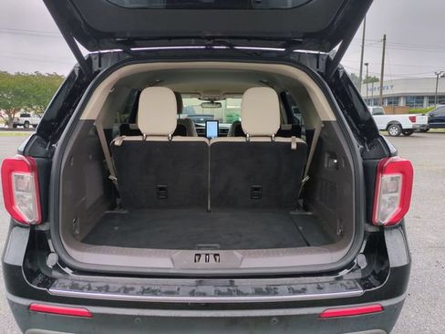 Used 2022 Ford Explorer Platinum w/ Technology Package AWD/4WD image 32