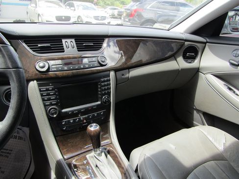 Used 2008 Mercedes-Benz CLS 550 image 10