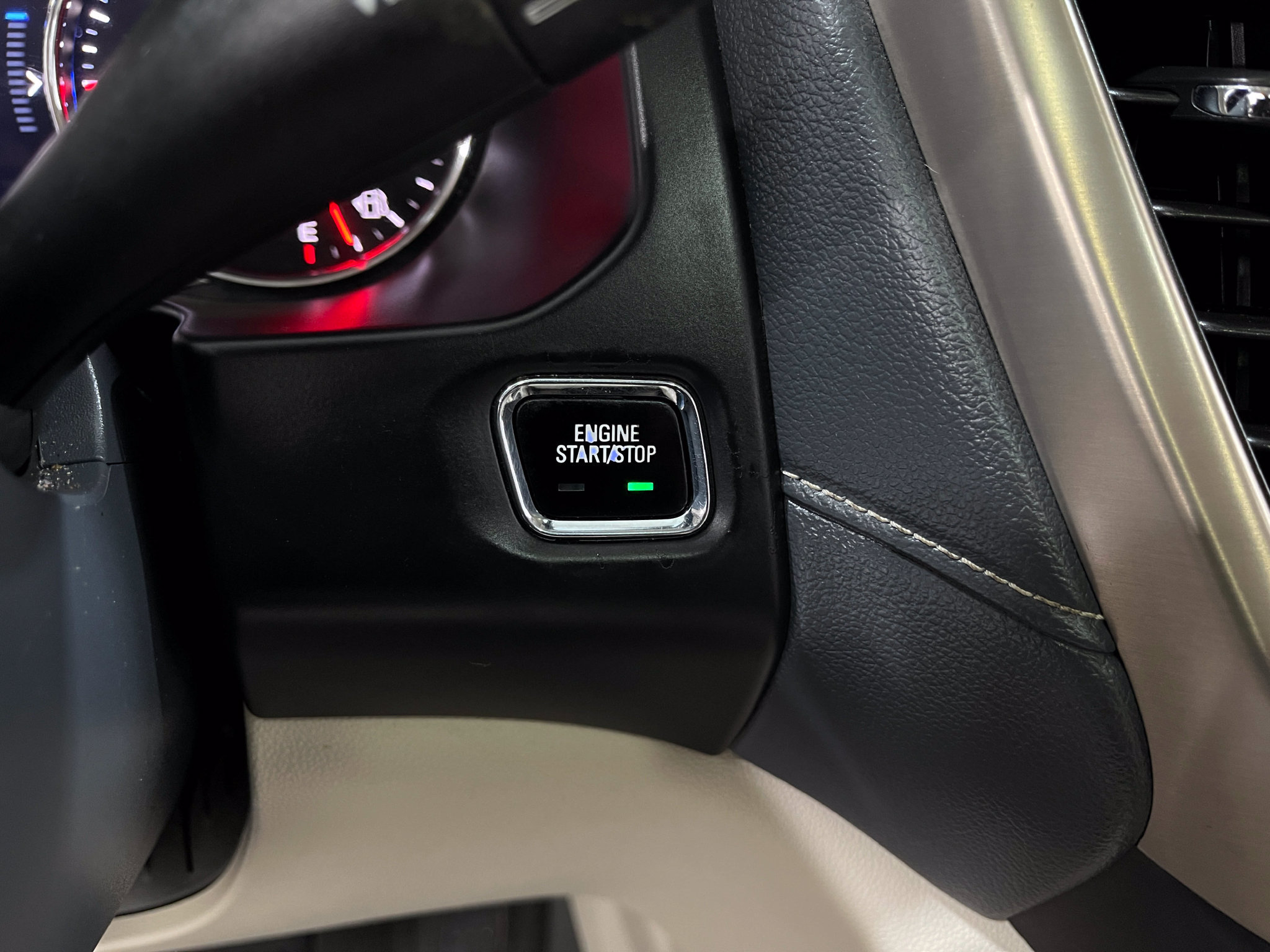 Used 2021 GMC Acadia Denali w/ Denali Technology Package FWD image 19