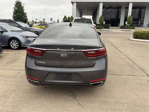 Used 2018 Kia Cadenza Premium w/ Luxury Package image 6