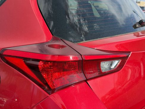 Used 2018 Toyota Corolla iM w/ Carpet Mat Package (TMS) FWD image 22