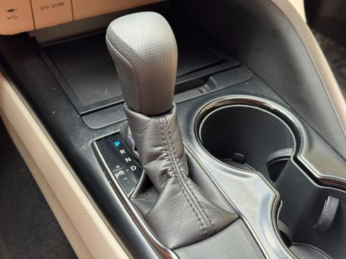 Used 2019 Toyota Camry LE FWD image 26