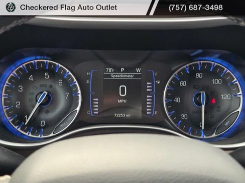Used 2022 Chrysler Voyager LX FWD image 11