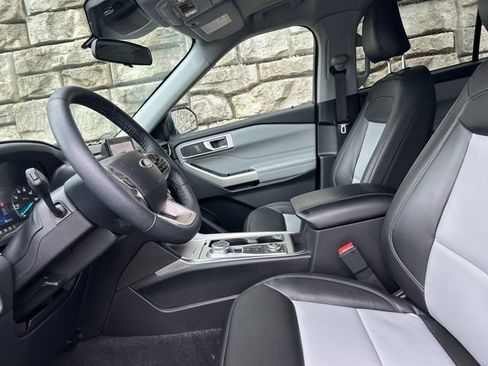 Used 2023 Ford Explorer XLT w/ Equipment Group 202A AWD/4WD image 8