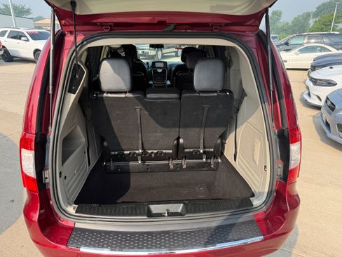 Used 2012 Chrysler Town & Country Touring-L w/ Entertainment Group #2 FWD image 6