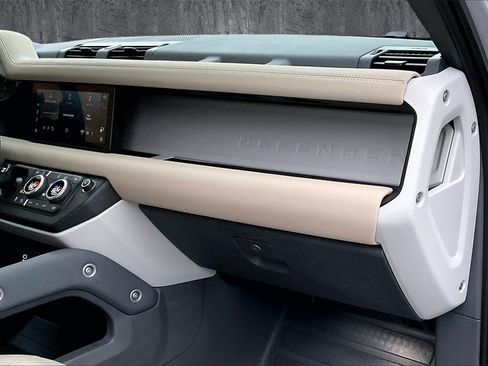 Used 2023 Land Rover Defender 110 SE image 25