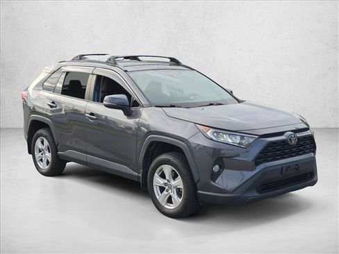 Used 2019 Toyota RAV4 XLE w/ Convenience Package FWD image 3