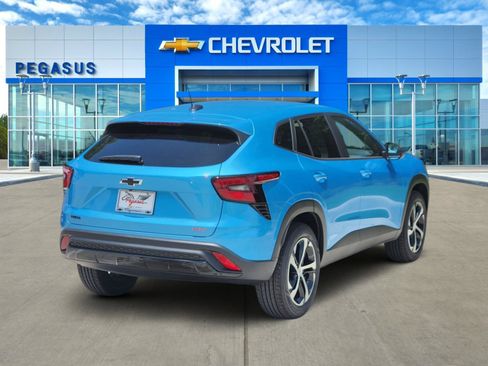 New 2026 Chevrolet Trax RS w/ Sunroof Package FWD image 5