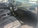Used 2025 Chrysler Pacifica Select image 5