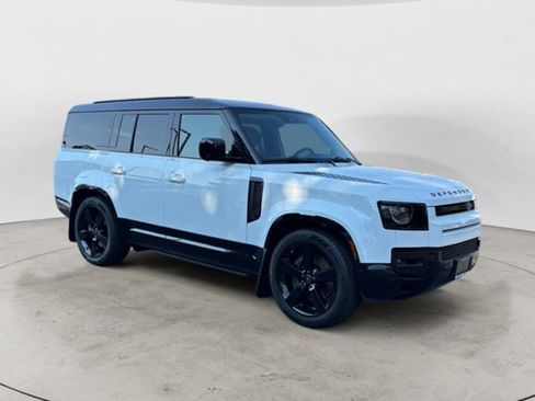 Used 2025 Land Rover Defender 130 X-Dynamic SE AWD/4WD image 2