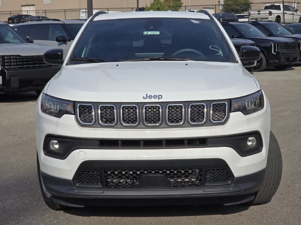Used 2023 Jeep Compass Latitude w/ Convenience Group AWD/4WD image 8