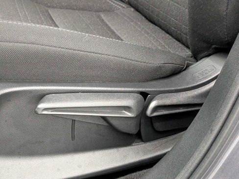 Used 2025 Honda HR-V LX image 17