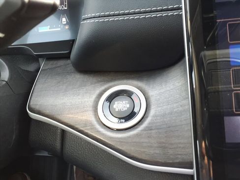 Used 2023 Jeep Grand Cherokee L Limited w/ Black Appearance Package image 24