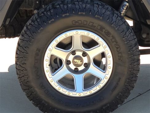 Used 2023 Jeep Gladiator Rubicon w/ Trailer Tow Package image 9