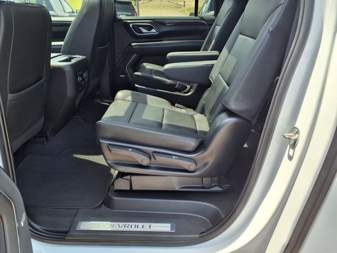 Used 2022 Chevrolet Suburban Z71 w/ Z71 Off-Road Package AWD/4WD image 17