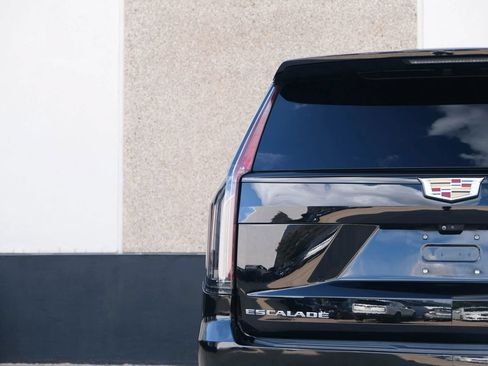 Used 2021 Cadillac Escalade ESV Sport w/ Driver Assist Tech Package RWD image 17