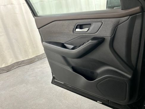 Used 2023 Nissan Rogue SV FWD image 17