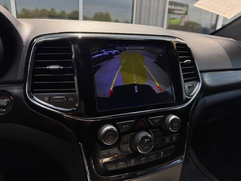 Used 2019 Jeep Grand Cherokee Altitude AWD/4WD image 19