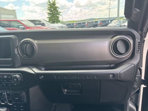 Used 2021 Jeep Wrangler Unlimited Sport AWD/4WD image 18