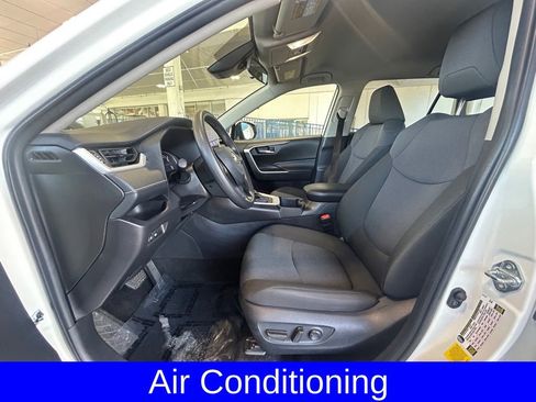 Used 2025 Toyota RAV4 XLE image 9