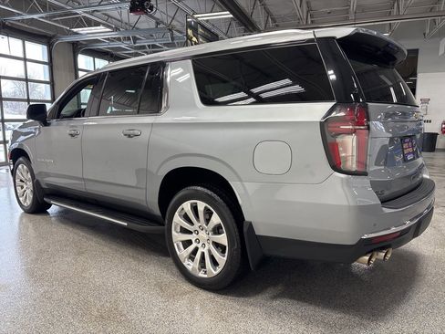 Used 2023 Chevrolet Suburban Premier w/ Premium Package image 5