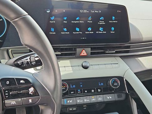 Certified 2025 Hyundai Elantra Limited FWD image 27