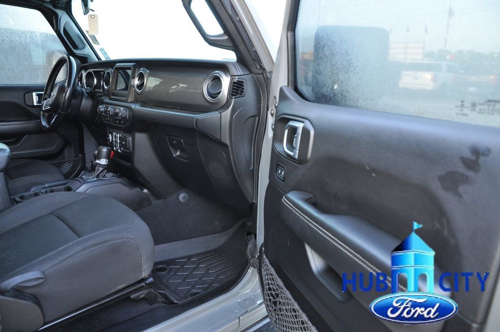 Used 2021 Jeep Wrangler Unlimited Sahara AWD/4WD image 17
