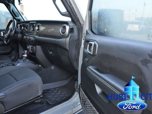 Used 2021 Jeep Wrangler Unlimited Sahara AWD/4WD image 17