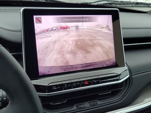 Used 2024 Jeep Compass Limited w/ High Altitude Package image 17