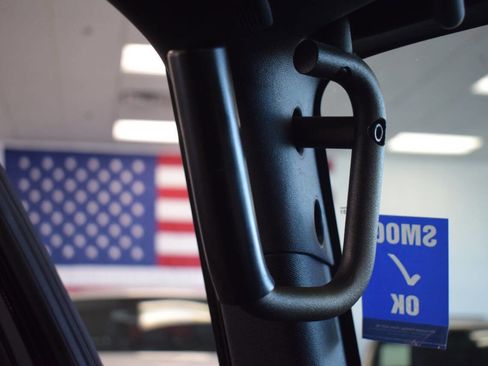 Used 2017 Jeep Wrangler Unlimited Sahara image 45