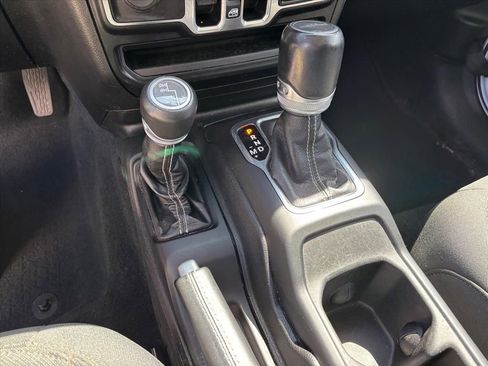 Used 2020 Jeep Gladiator Overland AWD/4WD image 19