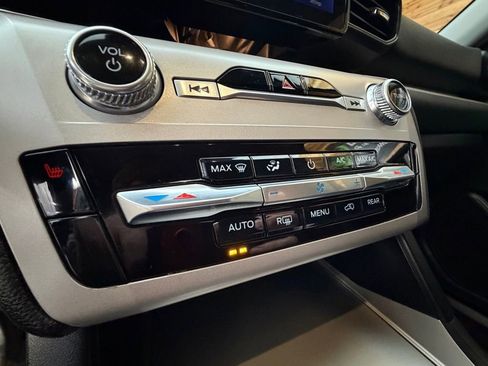 Used 2023 Ford Explorer XLT image 22