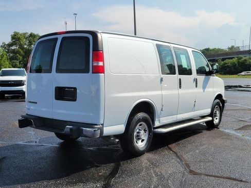 Used 2023 Chevrolet Express 2500 w/ Driver Convenience Package image 4