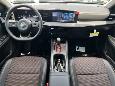 New 2026 Nissan Kicks SR w/ SR Premium Package FWD image 2